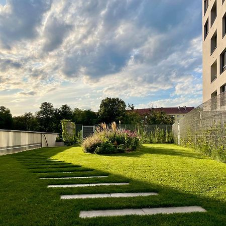 Central Stay Bratislava Exteriör bild