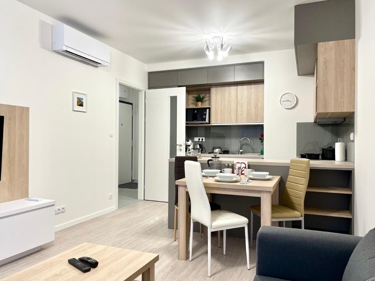 Central Stay Bratislava Exteriör bild