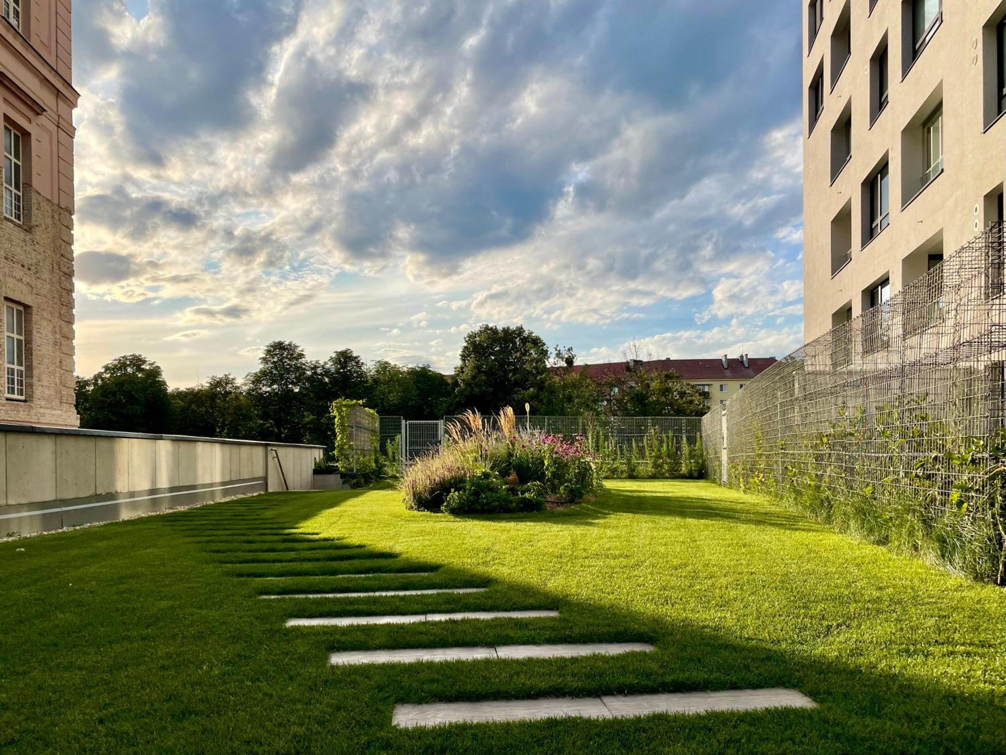 Central Stay Bratislava Exteriör bild